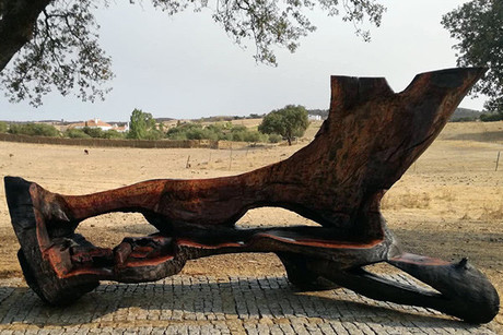 Peças em madeira de azinho esculpidas por Nuno Alves